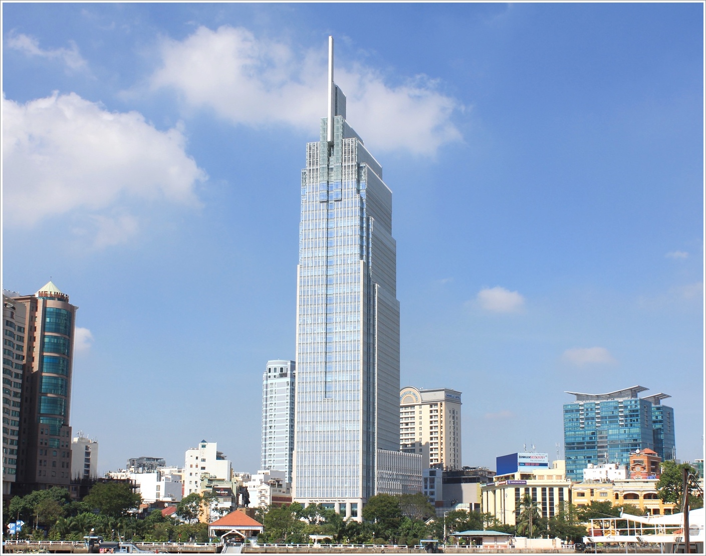 vietcombank-tower-cong-truong-me-linh-quan-1-van-phong-cho-thue-tphcm-5real.vn-01